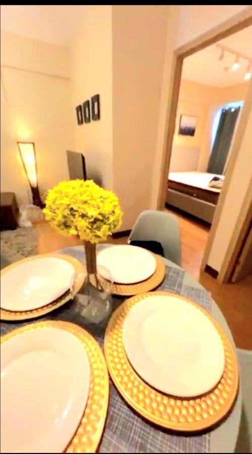 The Lancris Residences, 2 Bedrooms, 1 Bathroom, Living-Room, Kitchen & Pool Is Free Paranaque City Luaran gambar
