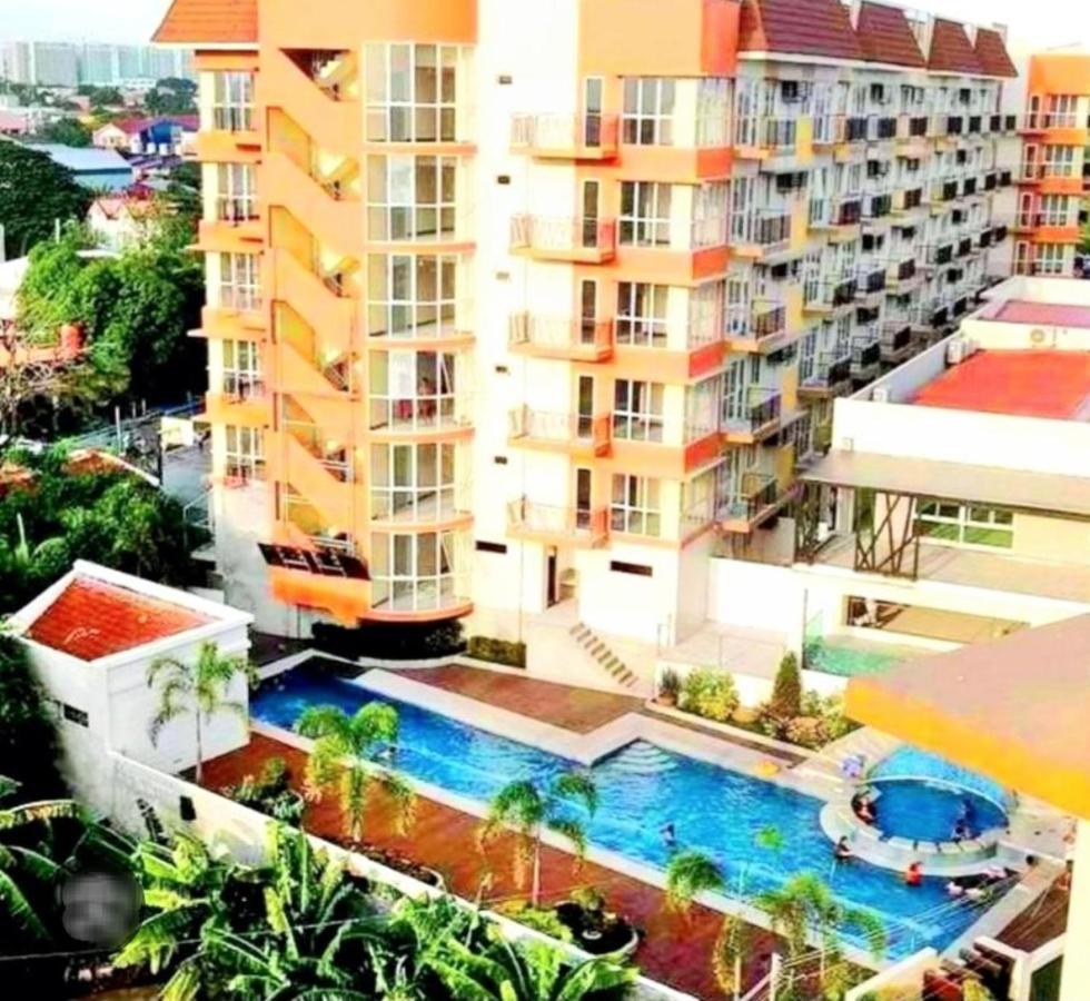 The Lancris Residences, 2 Bedrooms, 1 Bathroom, Living-Room, Kitchen & Pool Is Free Paranaque City Luaran gambar