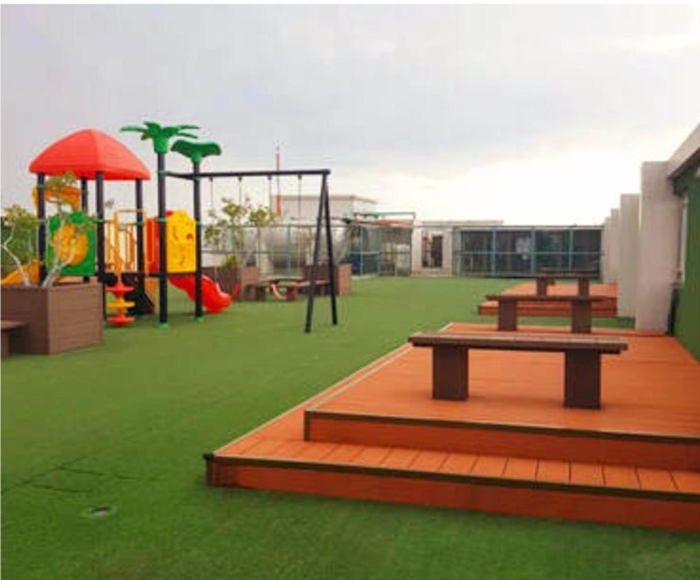 The Lancris Residences, 2 Bedrooms, 1 Bathroom, Living-Room, Kitchen & Pool Is Free Paranaque City Luaran gambar