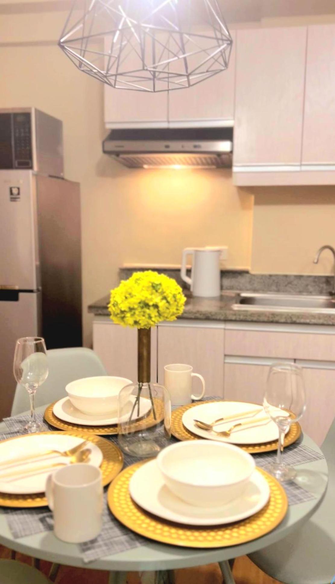 The Lancris Residences, 2 Bedrooms, 1 Bathroom, Living-Room, Kitchen & Pool Is Free Paranaque City Luaran gambar